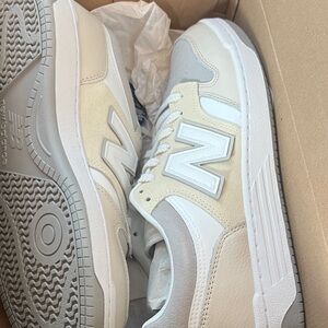New Balance Men's White and Gray Sneakers